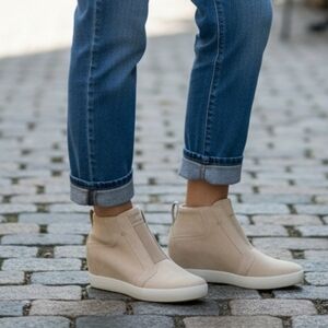 NIB Women's Sorel Out N About Pull On Wedge Bootie Size 10